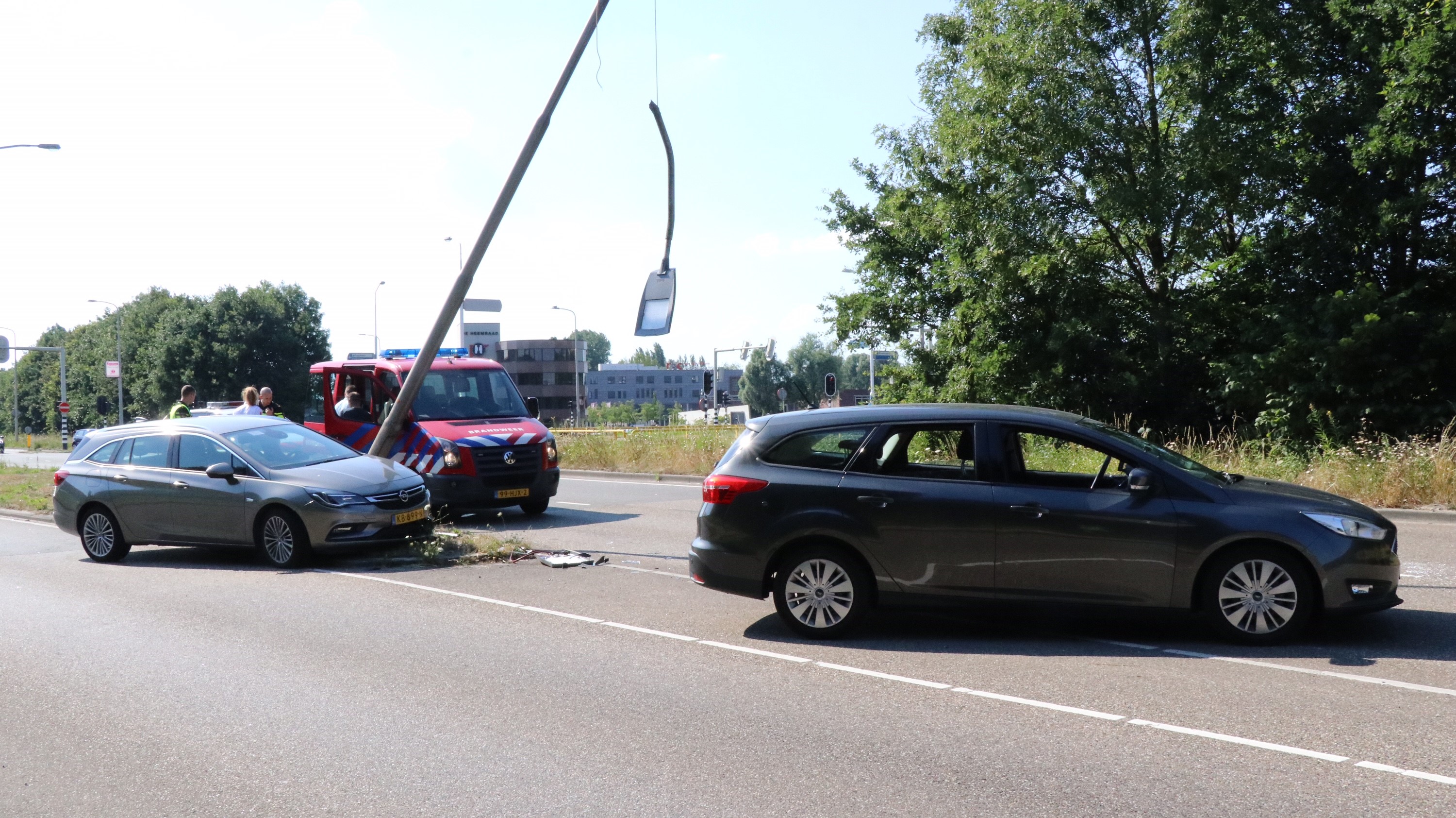 Auto uit de bocht Bovenkerkerweg-Beneluxbaan - RTVA