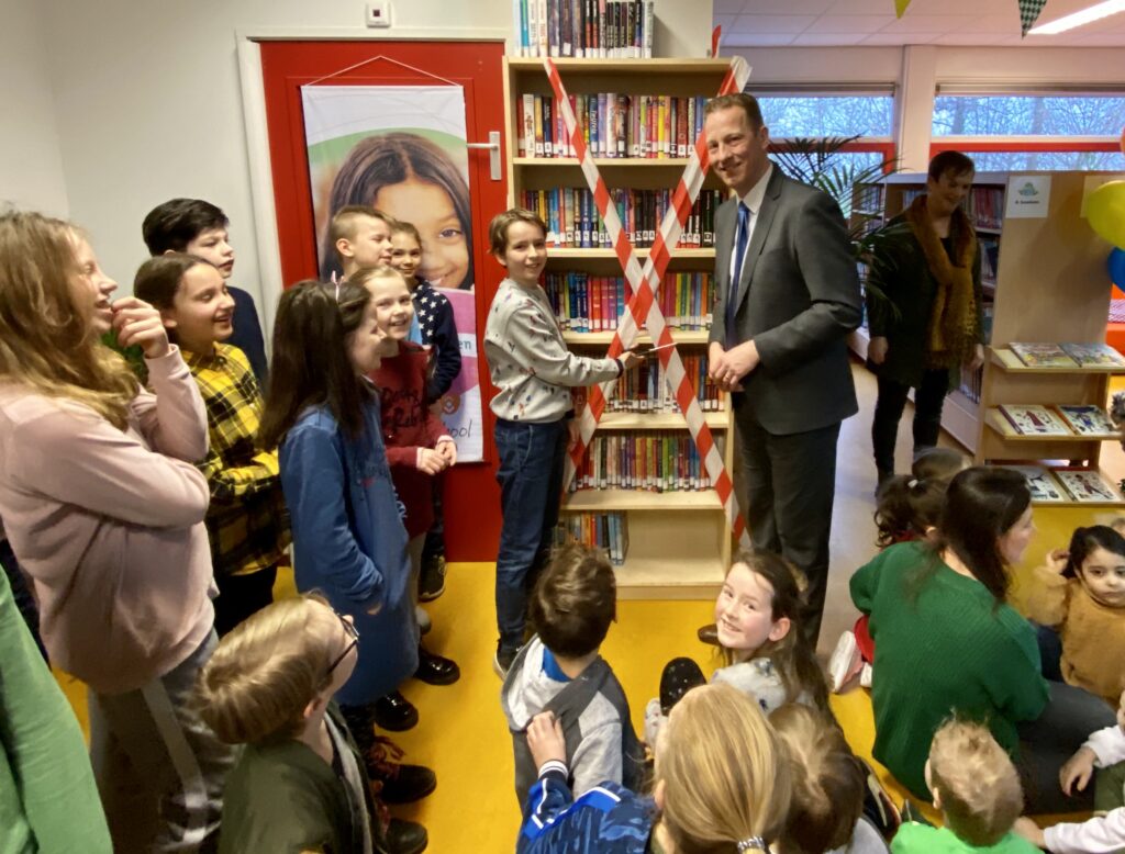Bibliotheek voor basisschool De Zwaluw in Nes