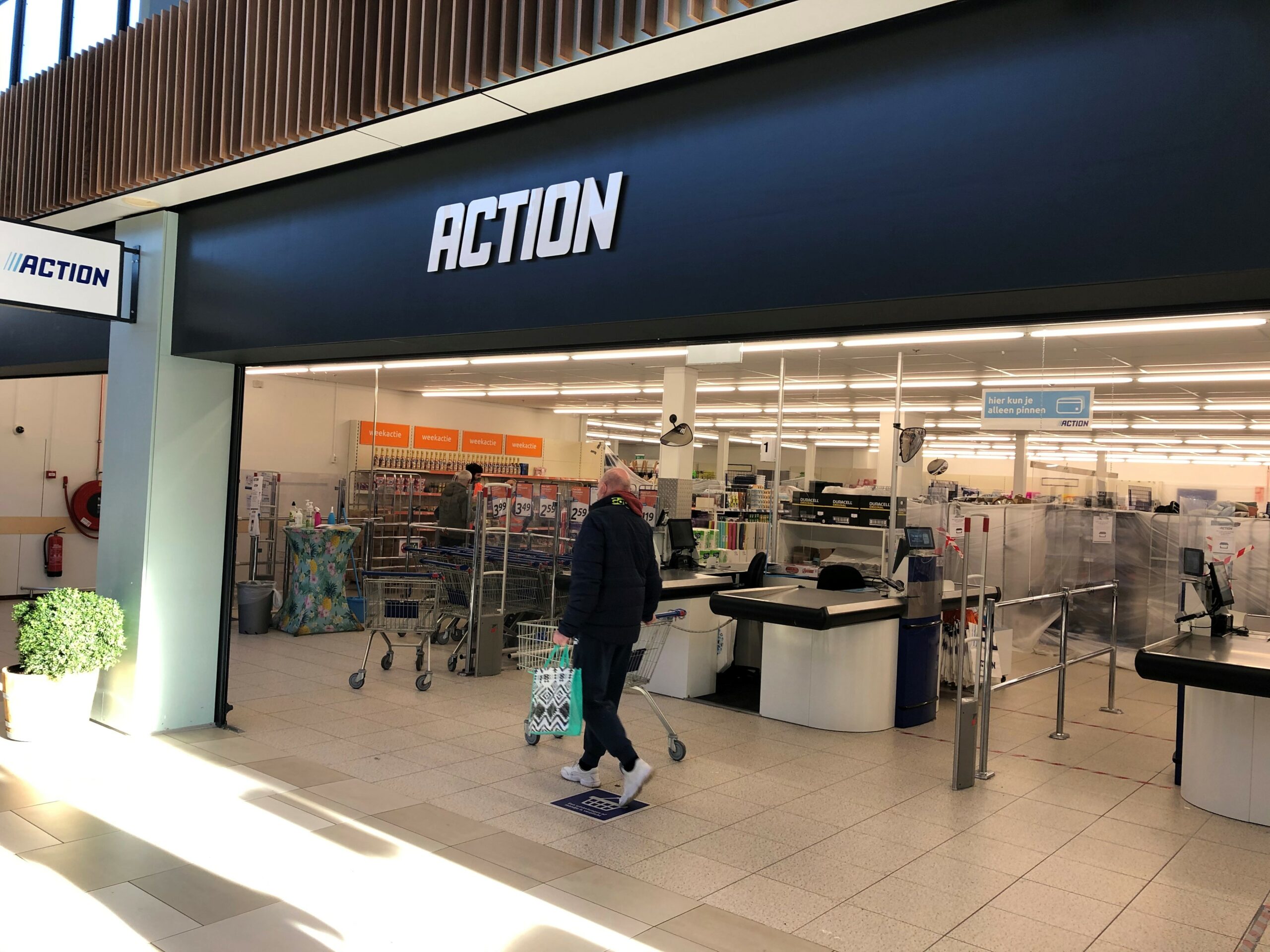 action openingstijden middenhoven
